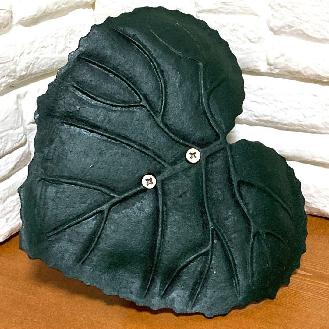 葉っぱにカエル　日時計