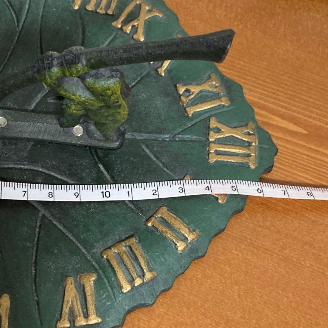 葉っぱにカエル　日時計