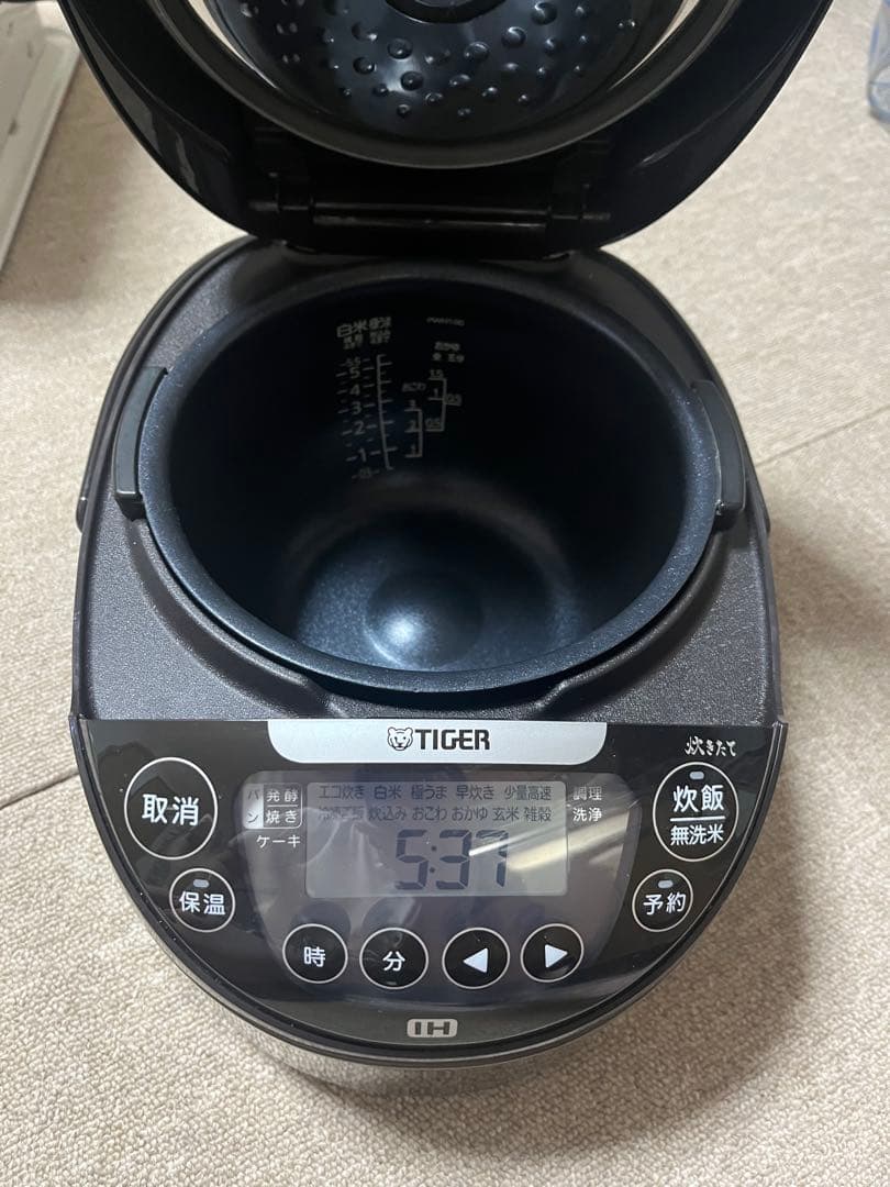 TIGER IH炊飯器 黒 デジタル　2023年製高年式