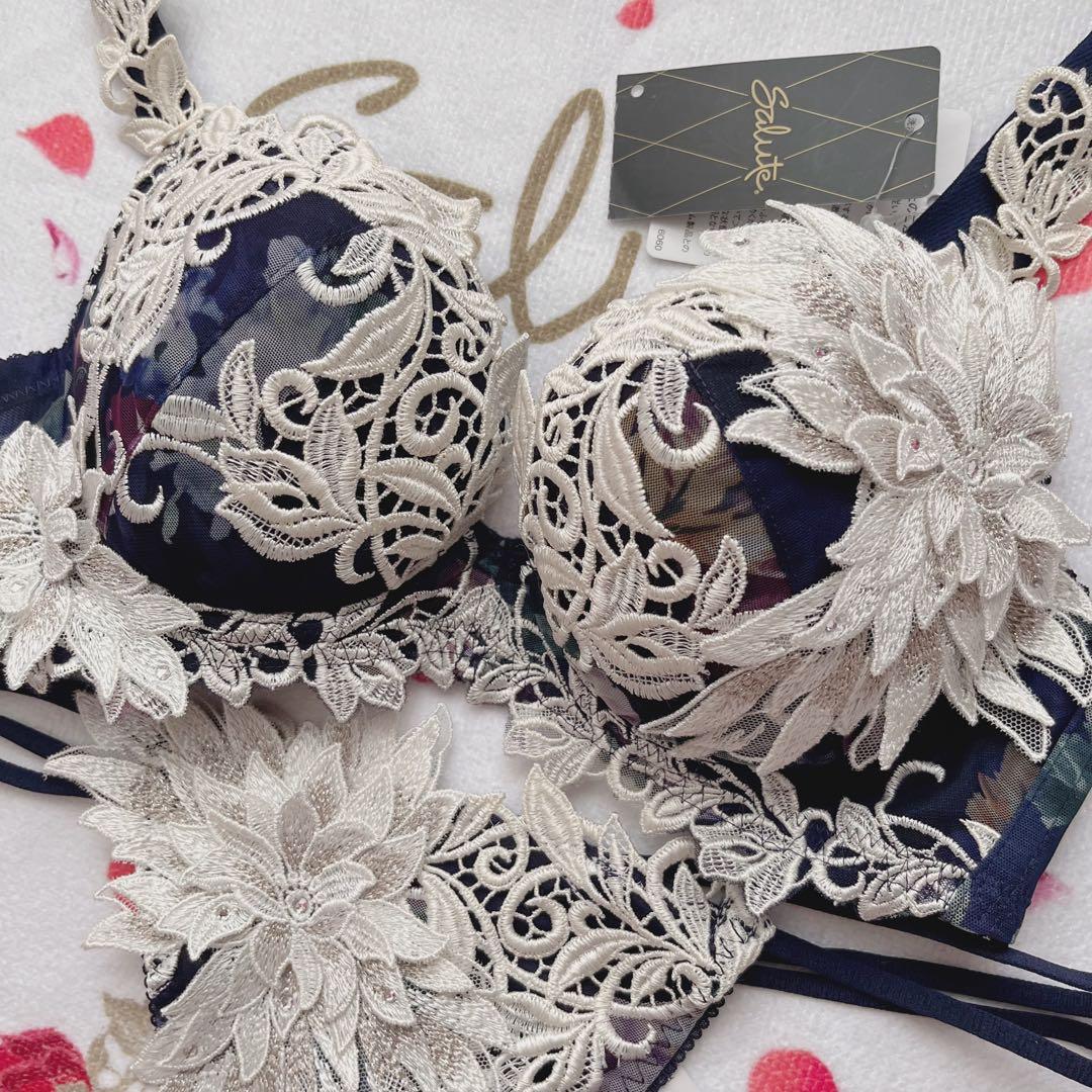 ワコール サルート 62G アールデコ　KO ブラ D65ソング プレステージ