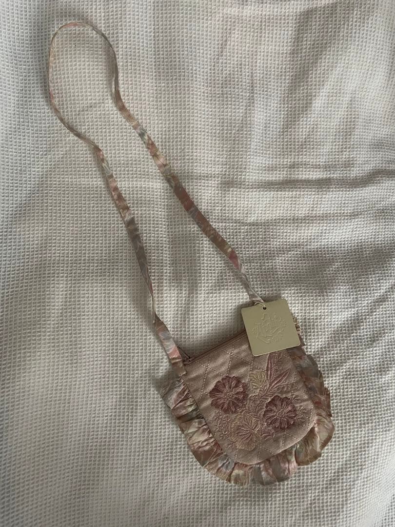 apolina 刺繍　ポシェット