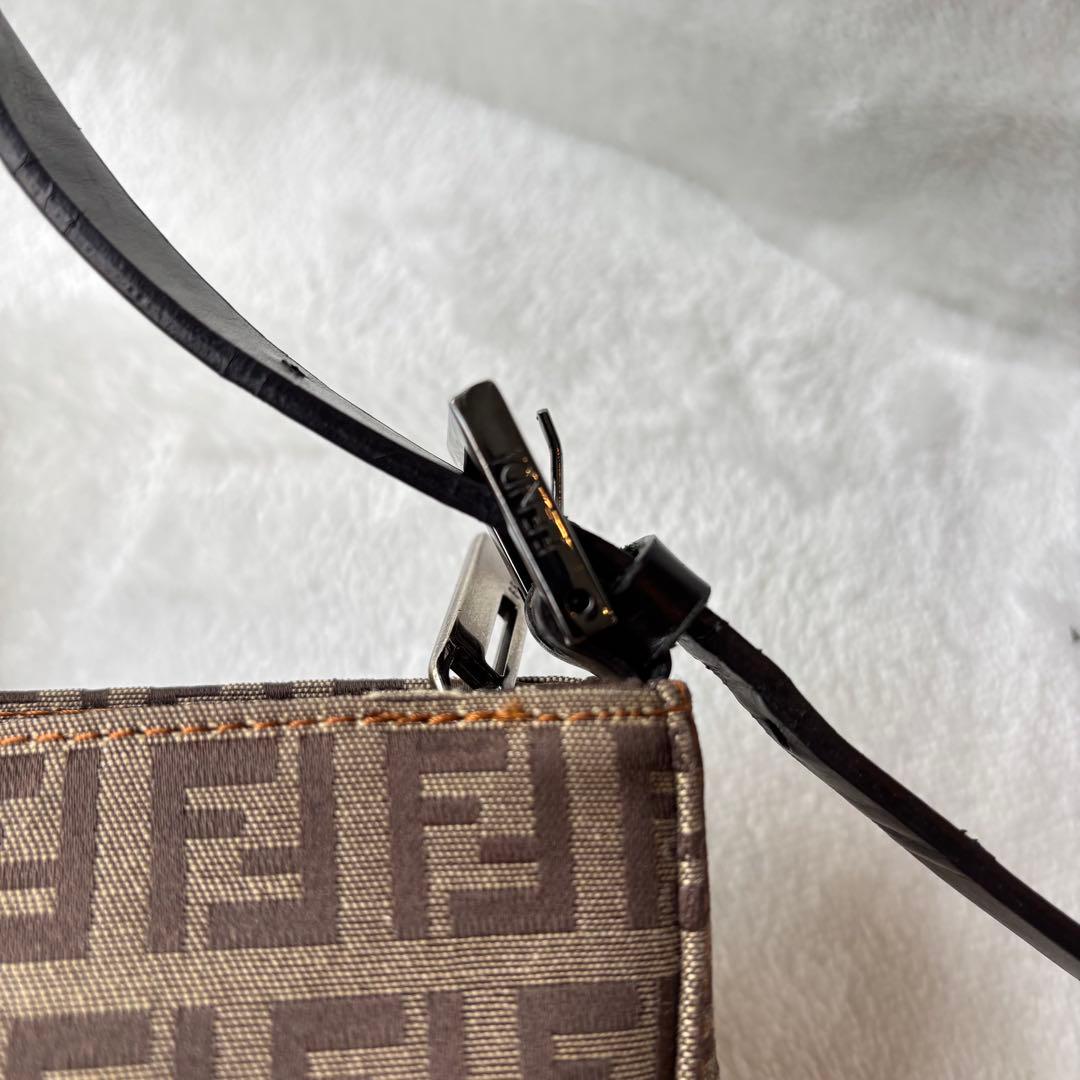 【美品】 FENDI ズッキーノ アクセサリーポーチ FFロゴ 総柄 レザー