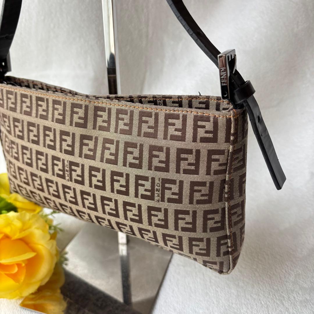 【美品】 FENDI ズッキーノ アクセサリーポーチ FFロゴ 総柄 レザー