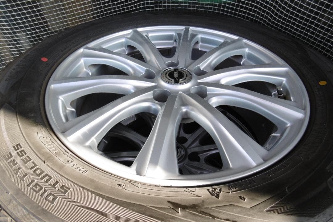 スタッドレスタイヤ　送料込 ４本セット エクストレイル等