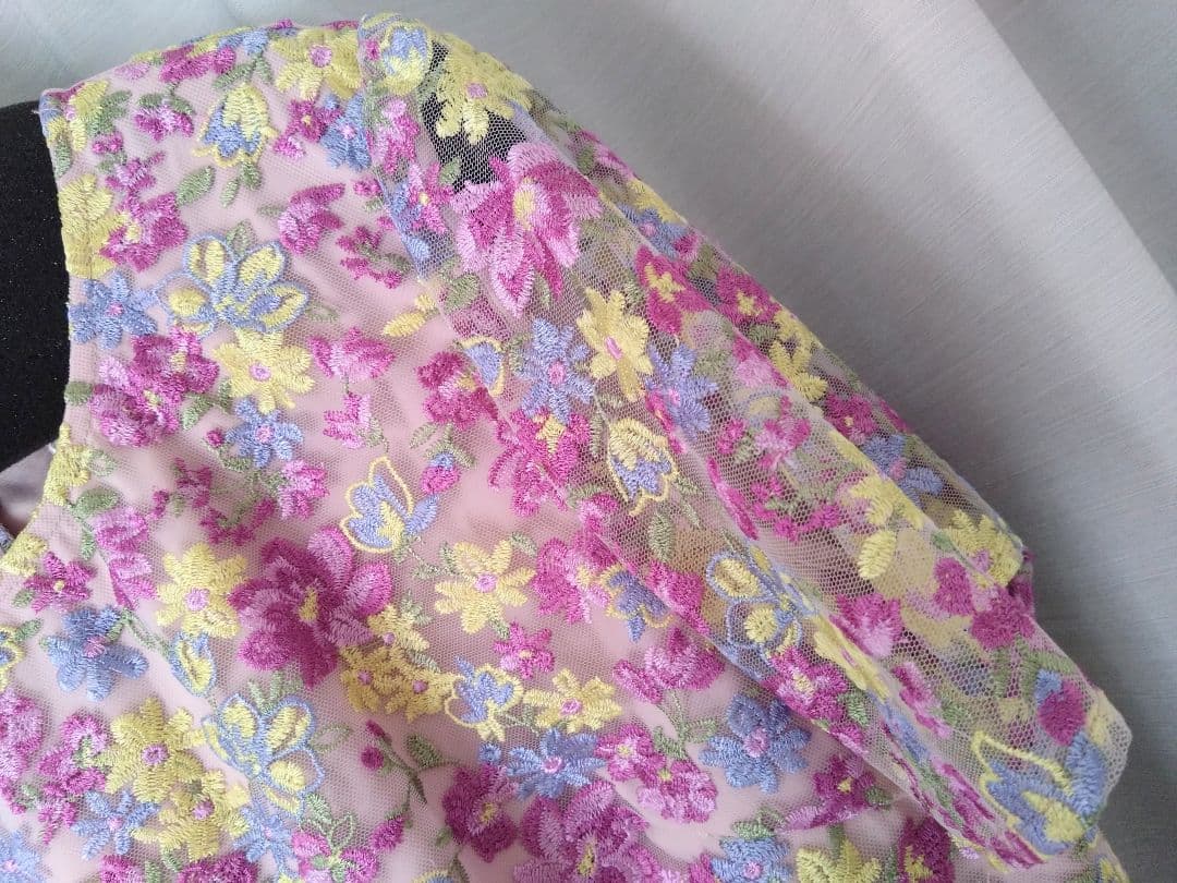 値下げ！定価40000円【極美品　ほぼ新品】花柄刺繍ワンピース　ローズティアラ