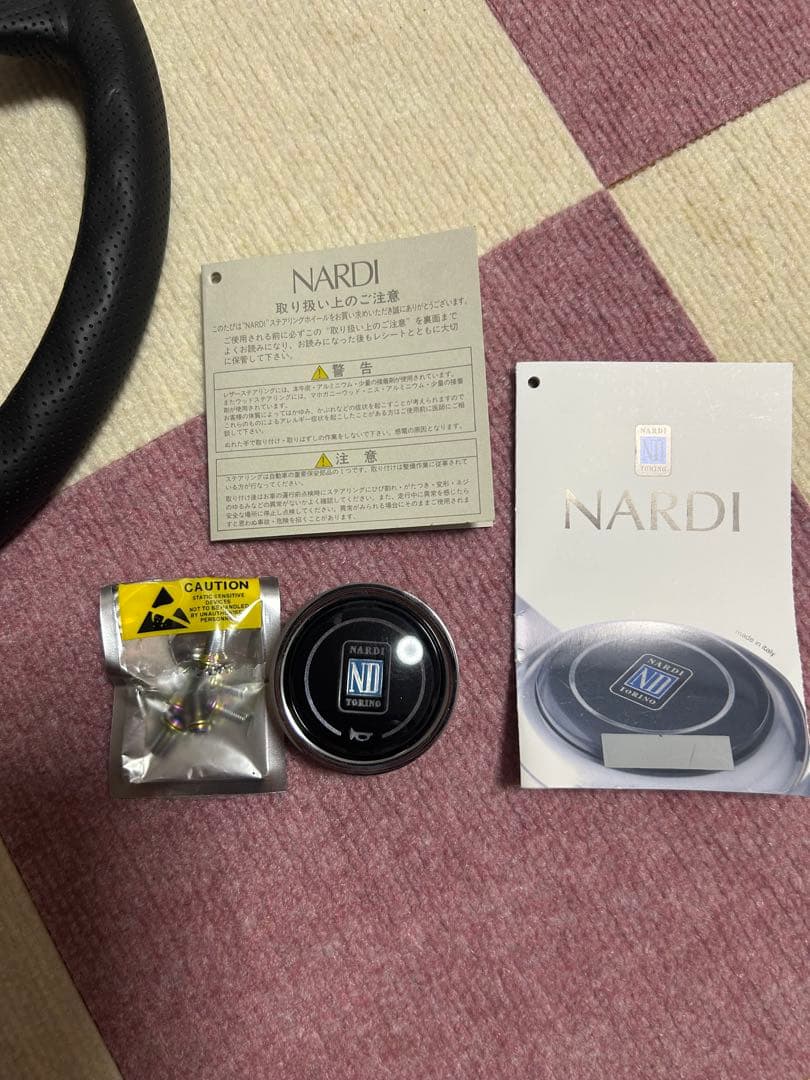 月末まで値下げ！正規品ナルディディープコーンステアリングφ35 レッドステッチ