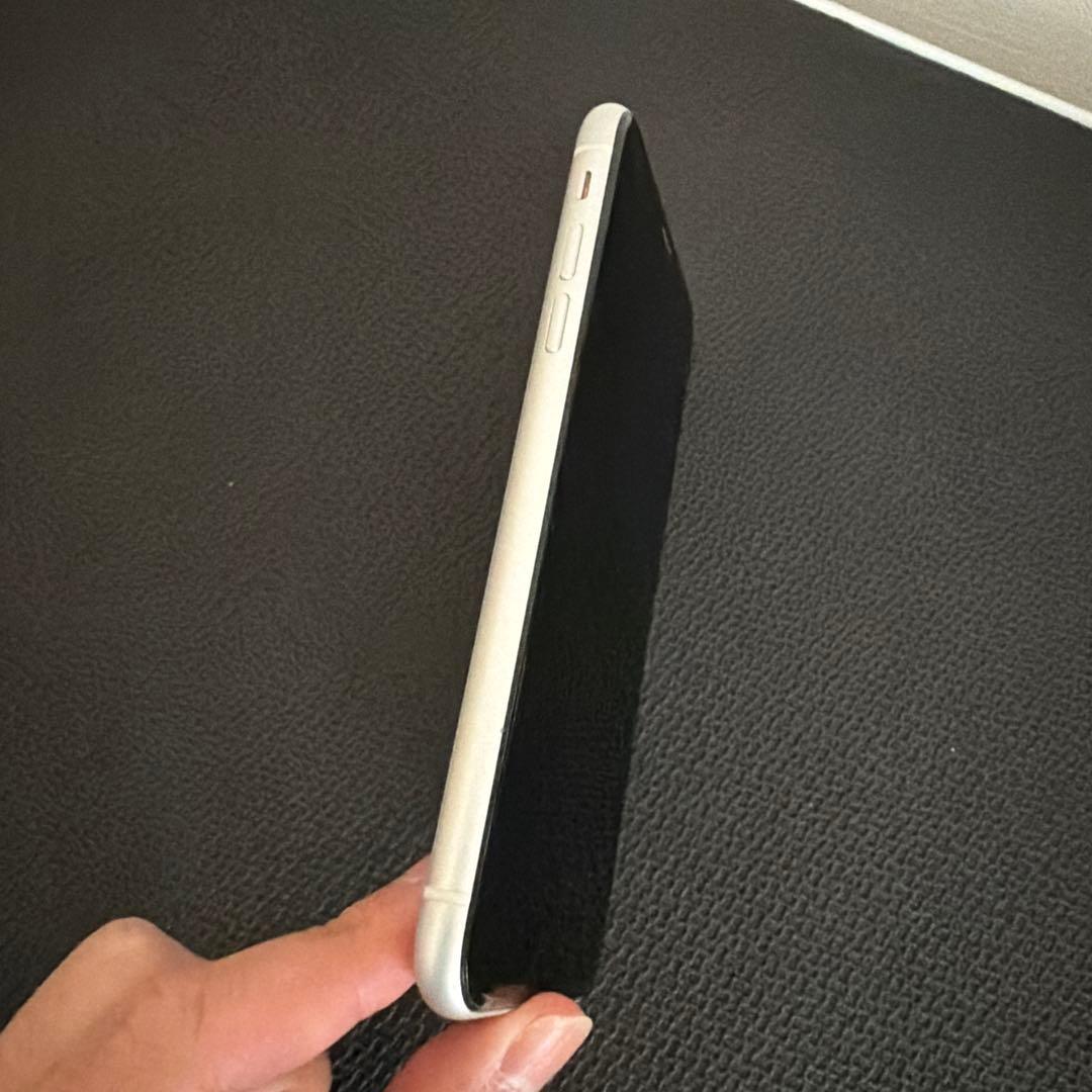 Apple iPhone XR ホワイト 本体　64GB SIMフリー　85%