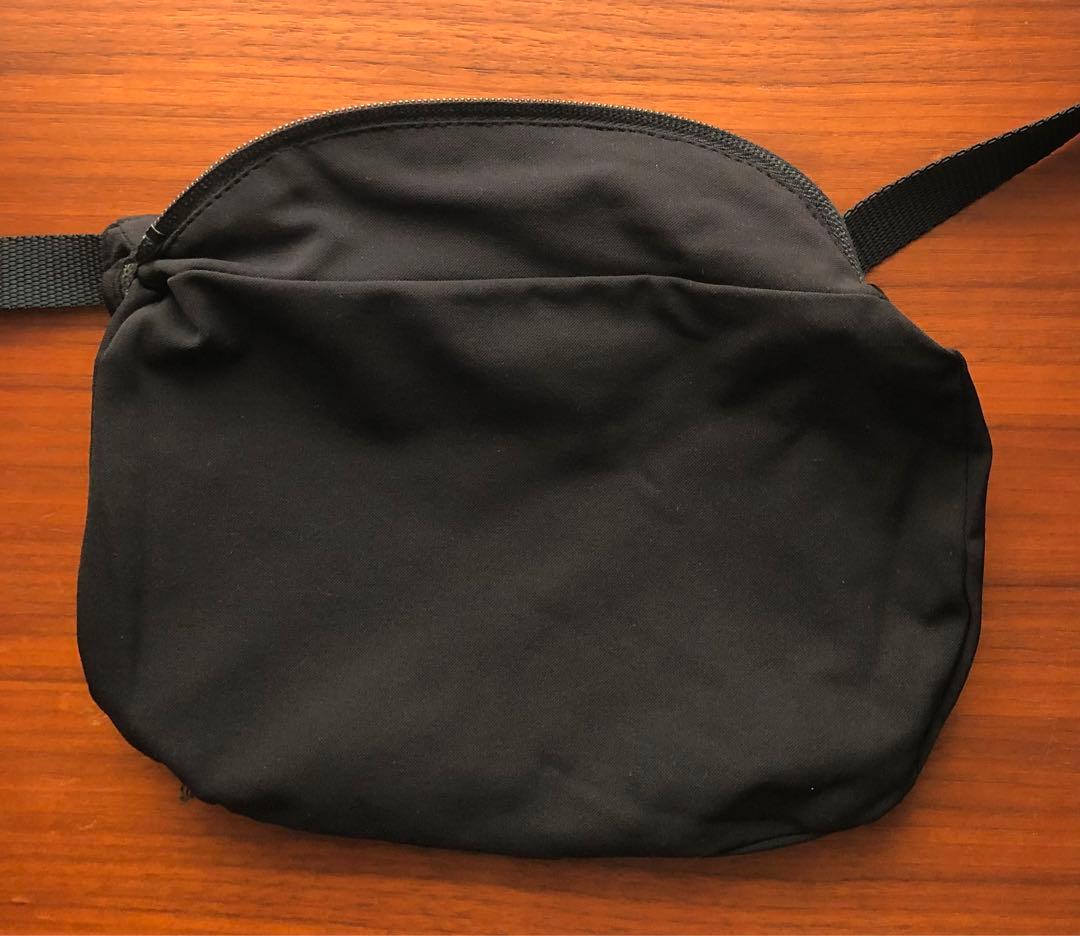 PRADA プラダ　ウェストポーチ　黒　中古