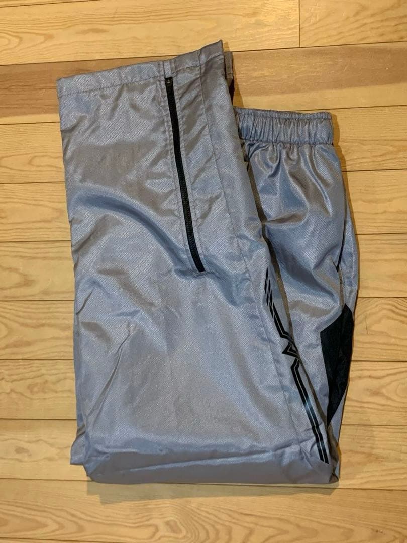 新品未使用タグ付きMizuno ウィンドブレーカー上下セット グレー　ジャージ