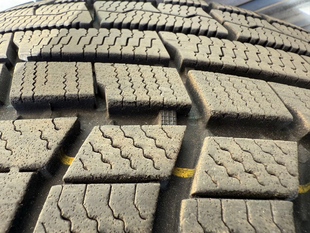 ハイエースに！スタッドレスタイヤ ホイール215/70R16 2023年製！