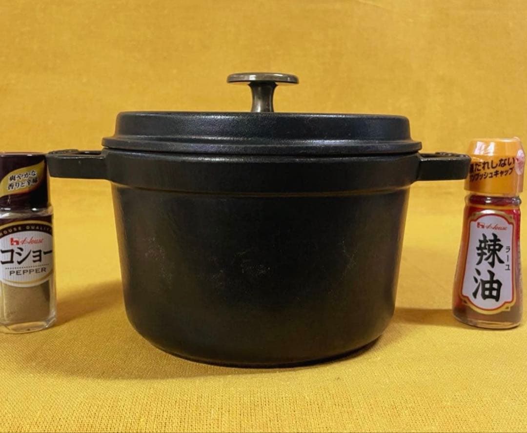 た*ら様 このサイズいいですよ‼️ ストウブ ココット16cm 旧型 深型 鉄鍋