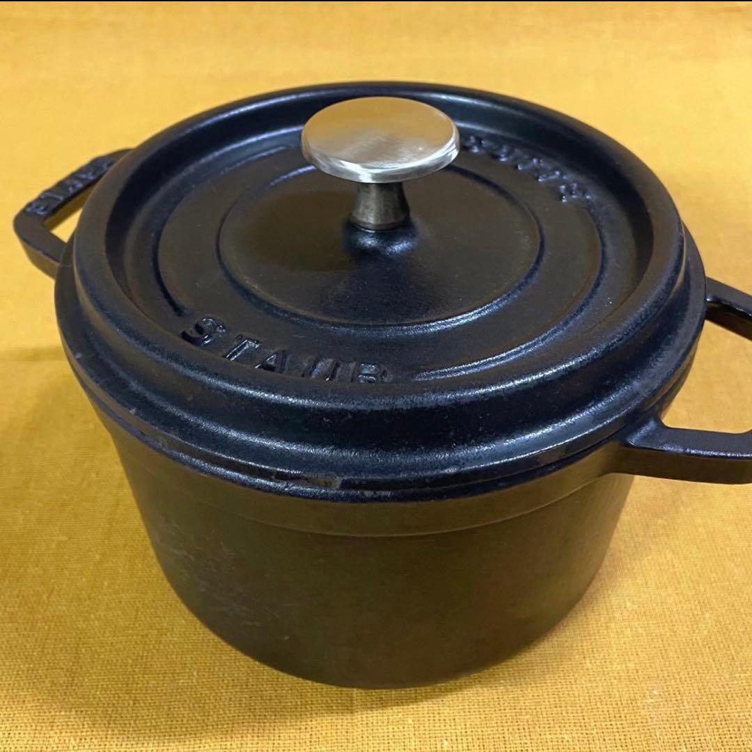 た*ら様 このサイズいいですよ‼️ ストウブ ココット16cm 旧型 深型 鉄鍋