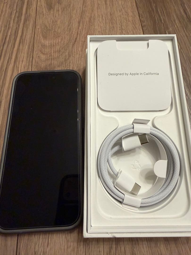 Apple iPhone 15 Pro ホワイトチタニウム1Tアメリカで購入