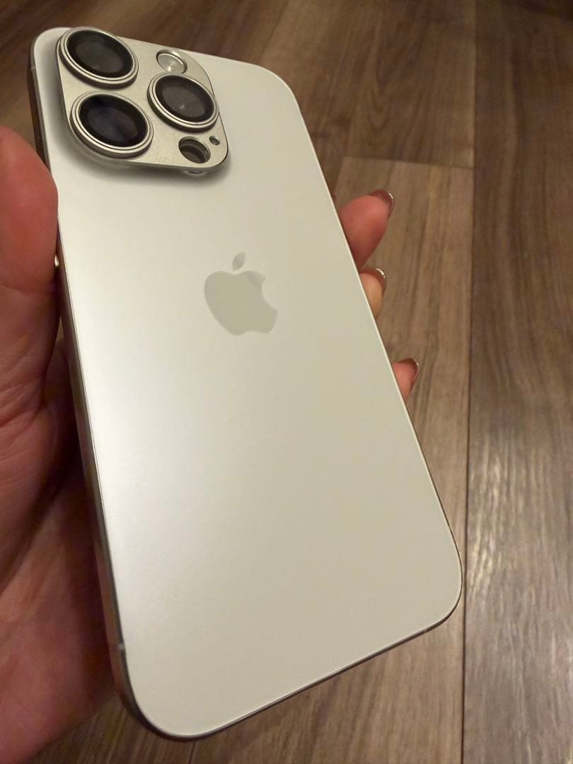 Apple iPhone 15 Pro ホワイトチタニウム1Tアメリカで購入