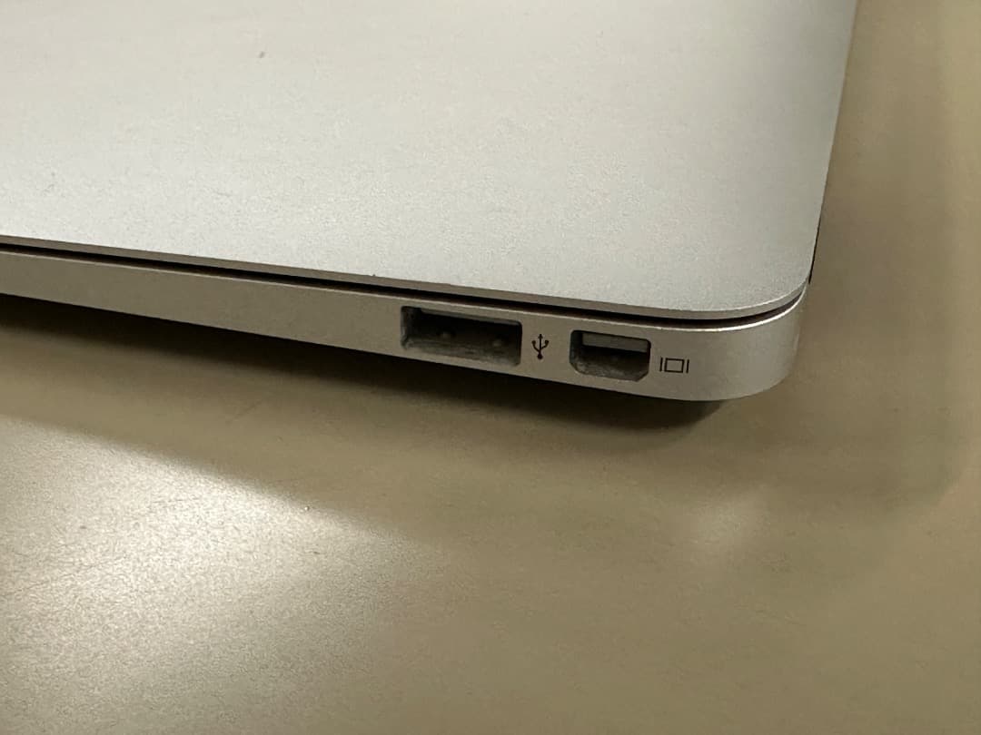 MacBook Air 11-inch (Late 2010) 本体