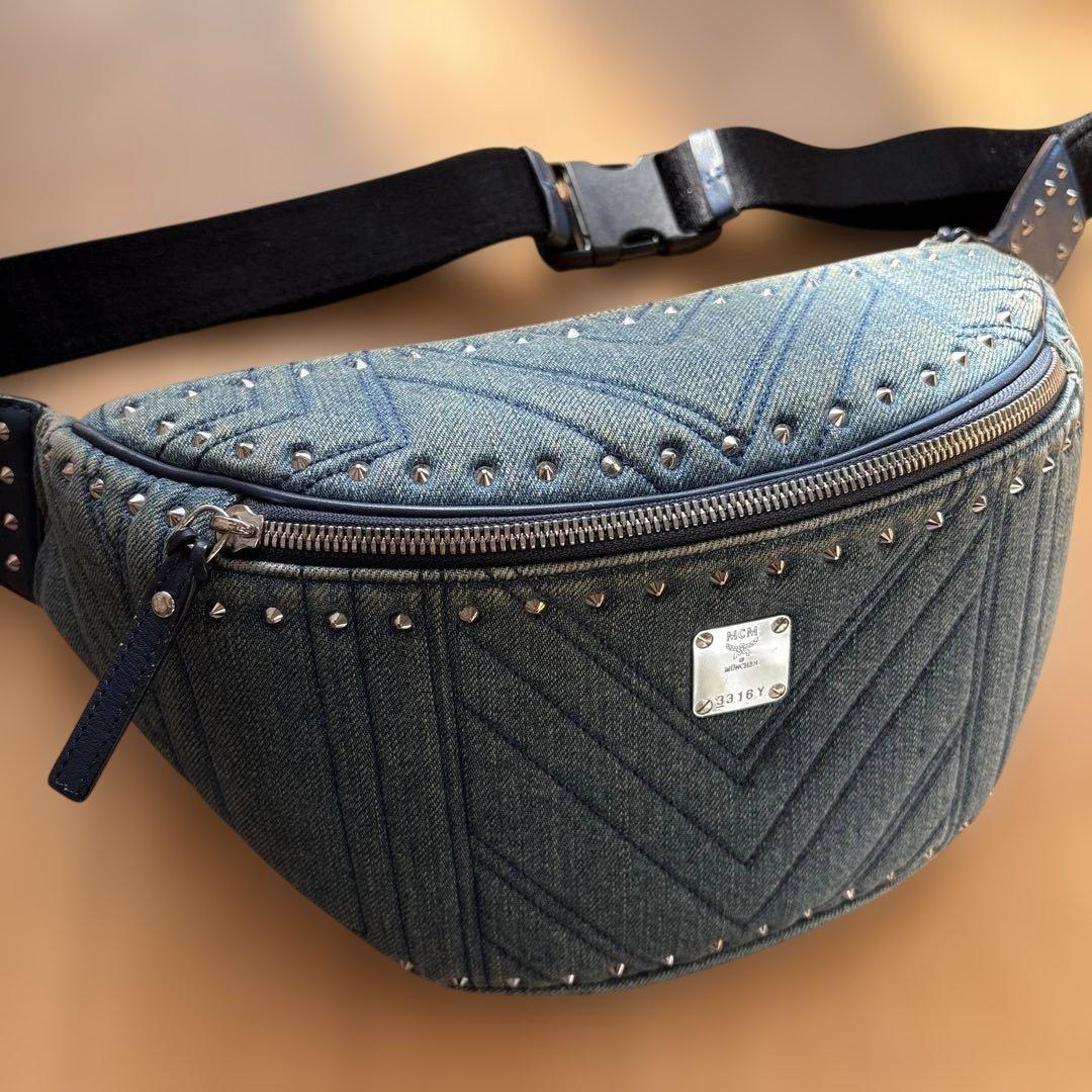 MCMのデニムコレクション スタッズ キルティング ボディバッグ　ウエストバッグ