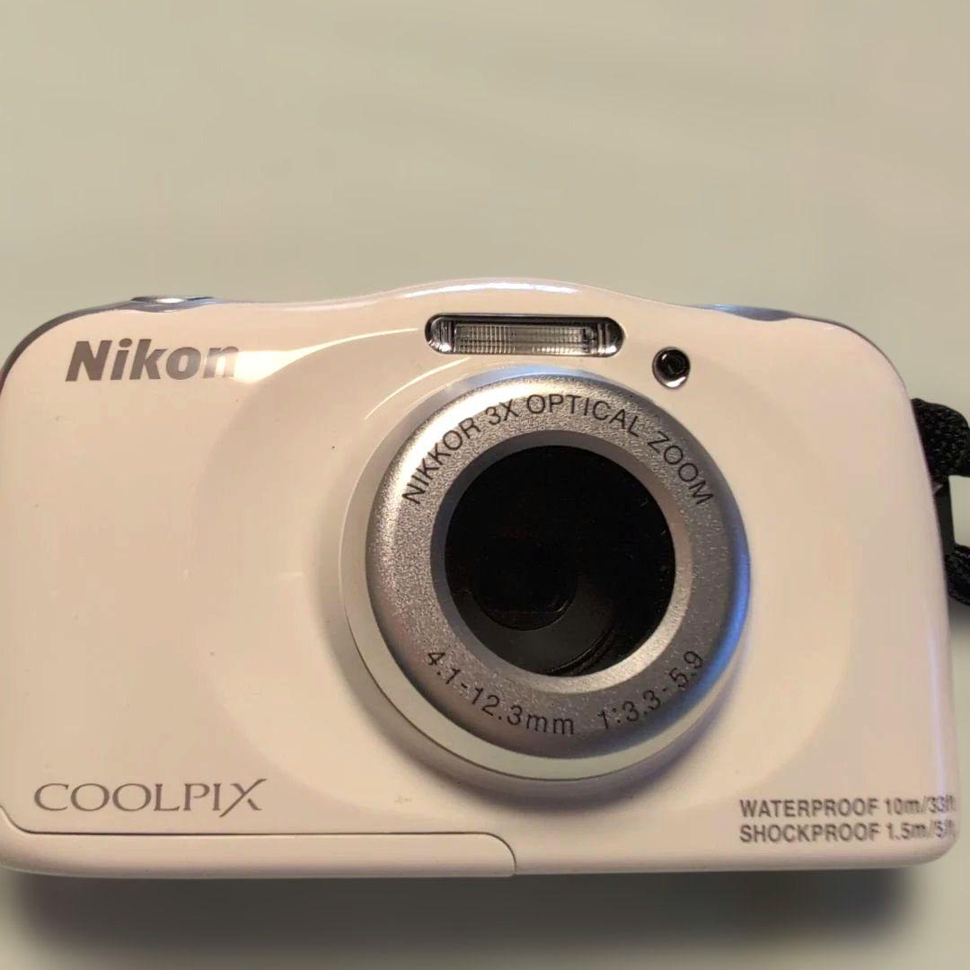 美品　Nikon COOLPIX S33 ホワイト