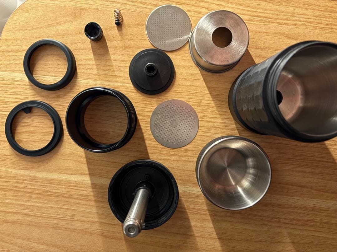 STARESSOポータブルコーヒーメーカ　ミラージュプラスとフィルターバスケット