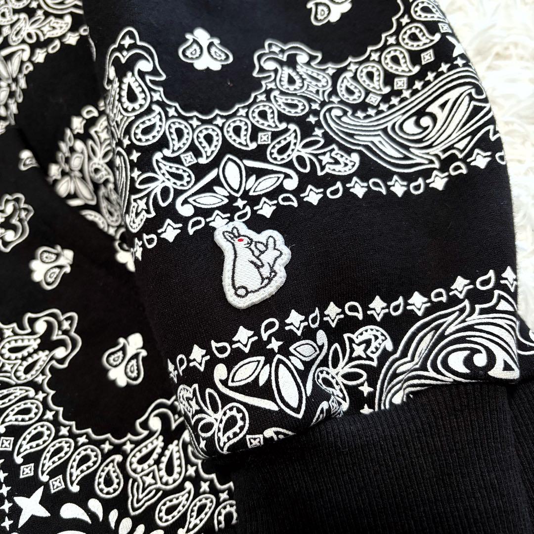 p*a様 極美品 FR2 パーカー バンダナ柄 肉厚 ビッグ刺繍 裏起毛 ブラッ