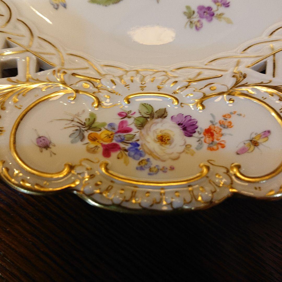 マイセン24㎝花束と昆虫の手描きが美しい金彩透かし皿・アンテイク・ボタン双剣