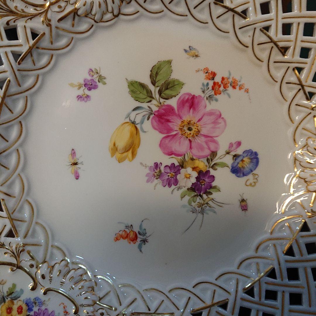 マイセン24㎝花束と昆虫の手描きが美しい金彩透かし皿・アンテイク・ボタン双剣