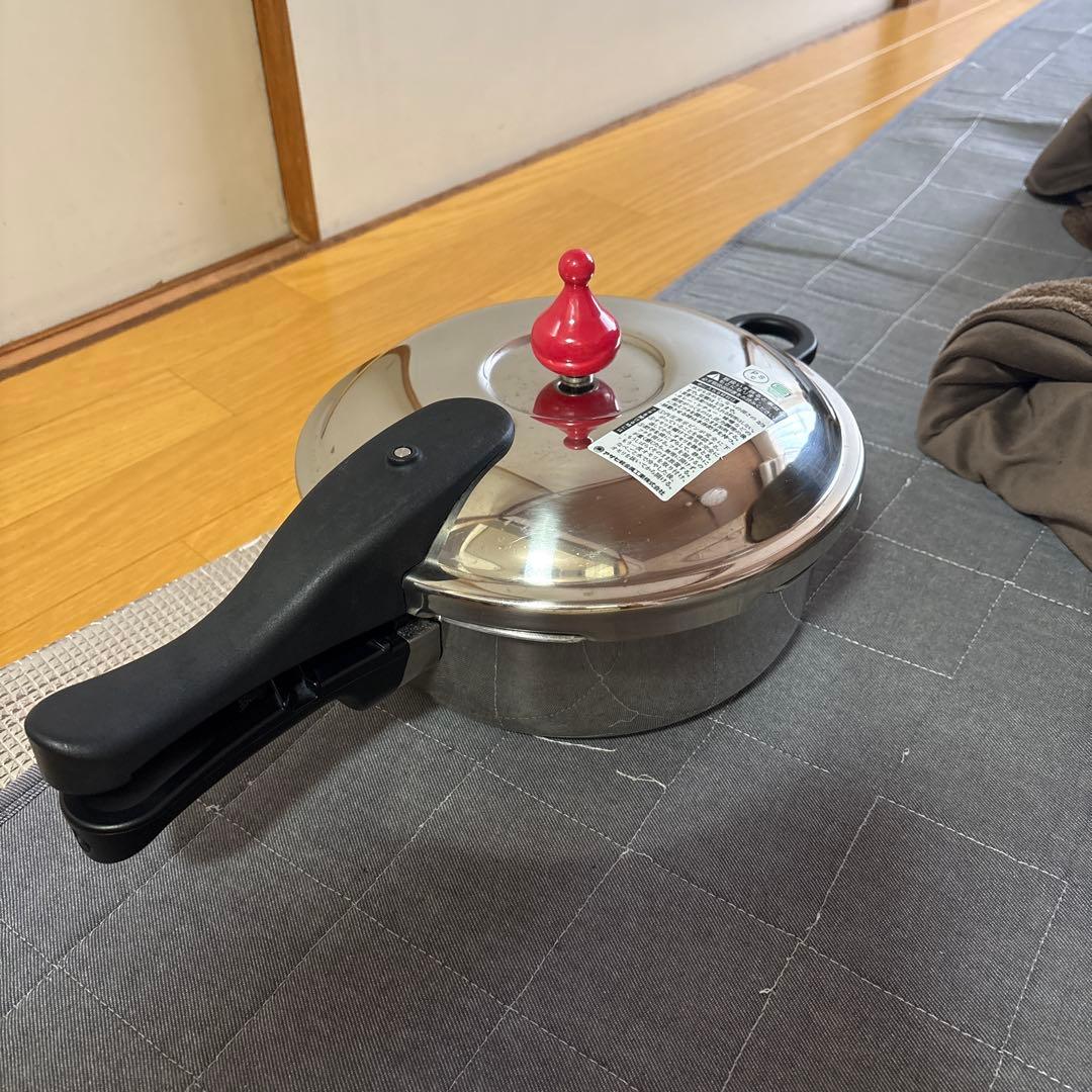 m*x様 ステンレス圧力鍋 赤いノブ付き