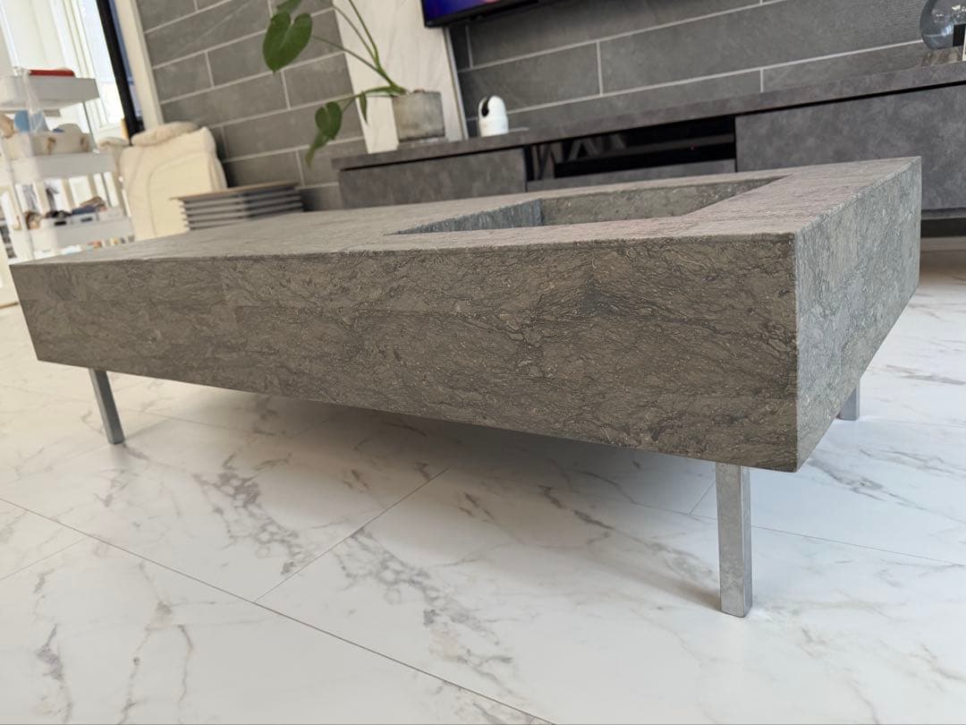 いち　HUKLA グレーのストーン調センターテーブル