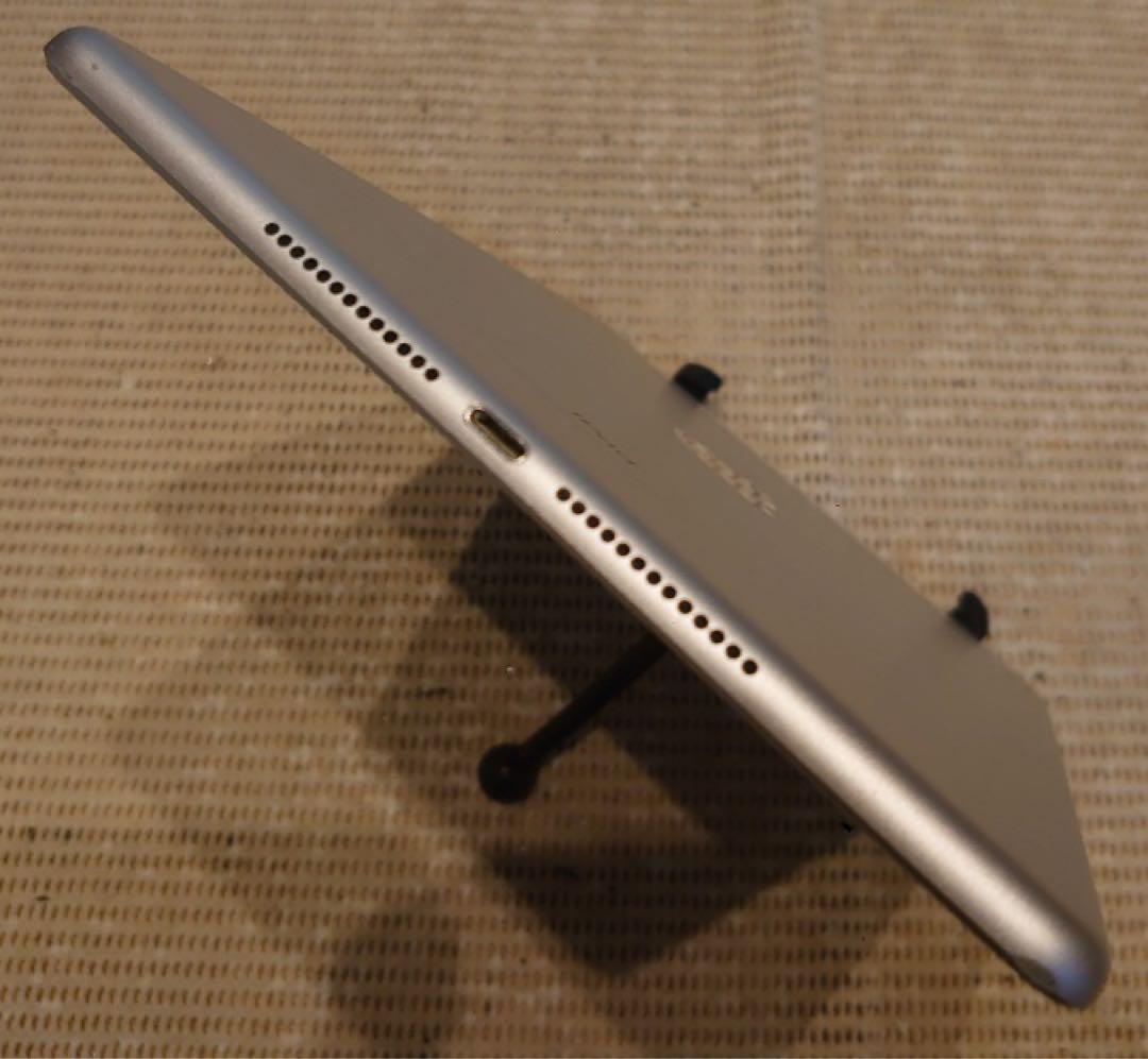 完動品SIMフリーiPad第5世代(A1823)本体32GB送料込PHLJK