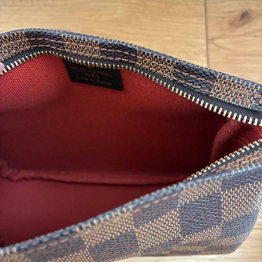 ルイ・ヴィトンのダミエ・エベヌ トゥルース・メイクアップ アクセサリーポーチ