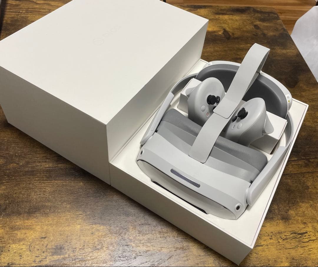 PICO4 Ultra VRヘッドセット ホワイト コントローラー付き