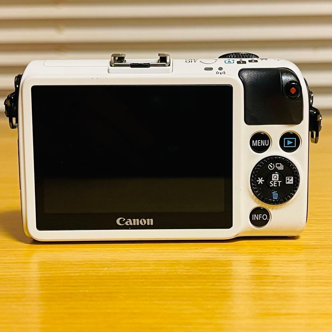 【美品】Canon EOS M2 ホワイト ミラーレス 一眼レフ デジタルカメラ