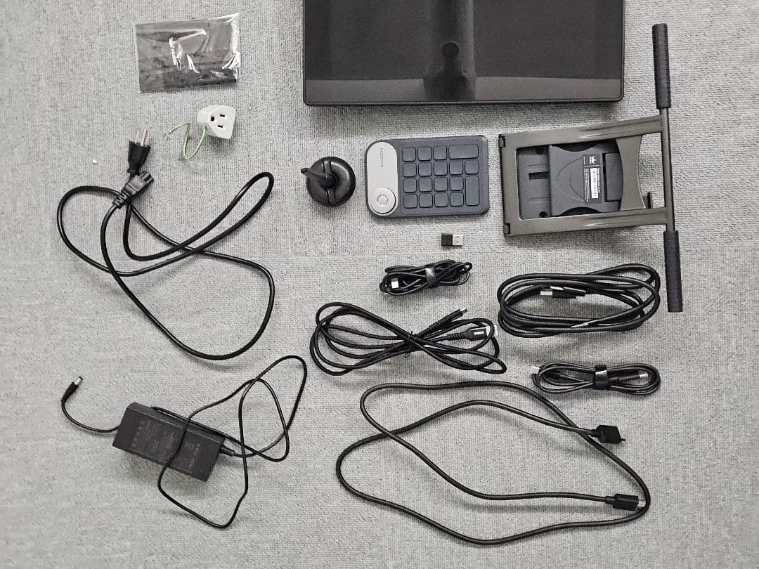 HUION KAMVAS Pro 24 (4K)フィルム・スタンド付き【液タブ】