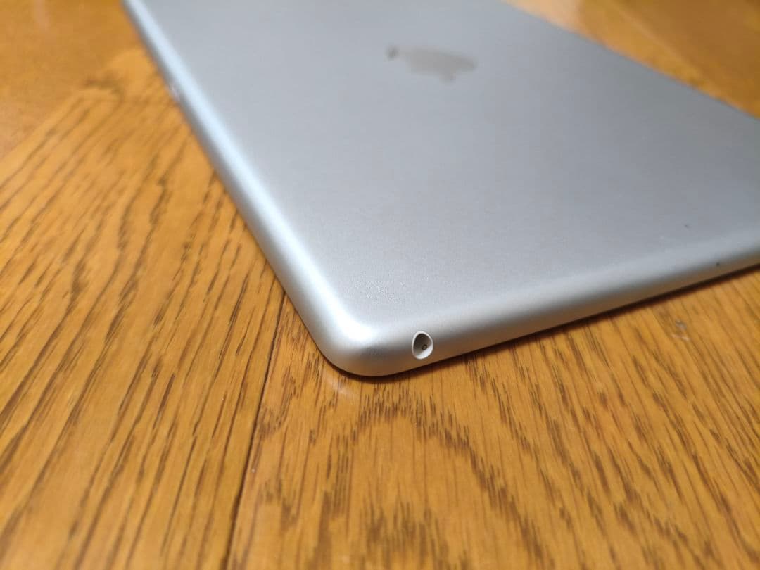 美品　Apple　iPad　9世代　64GB　WiFiモデル　ケース付き