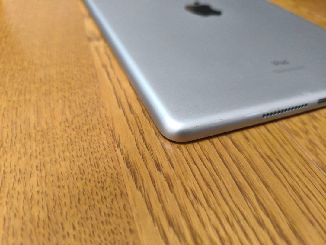 美品　Apple　iPad　9世代　64GB　WiFiモデル　ケース付き