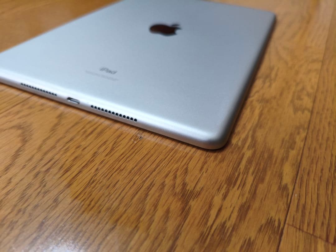 美品　Apple　iPad　9世代　64GB　WiFiモデル　ケース付き