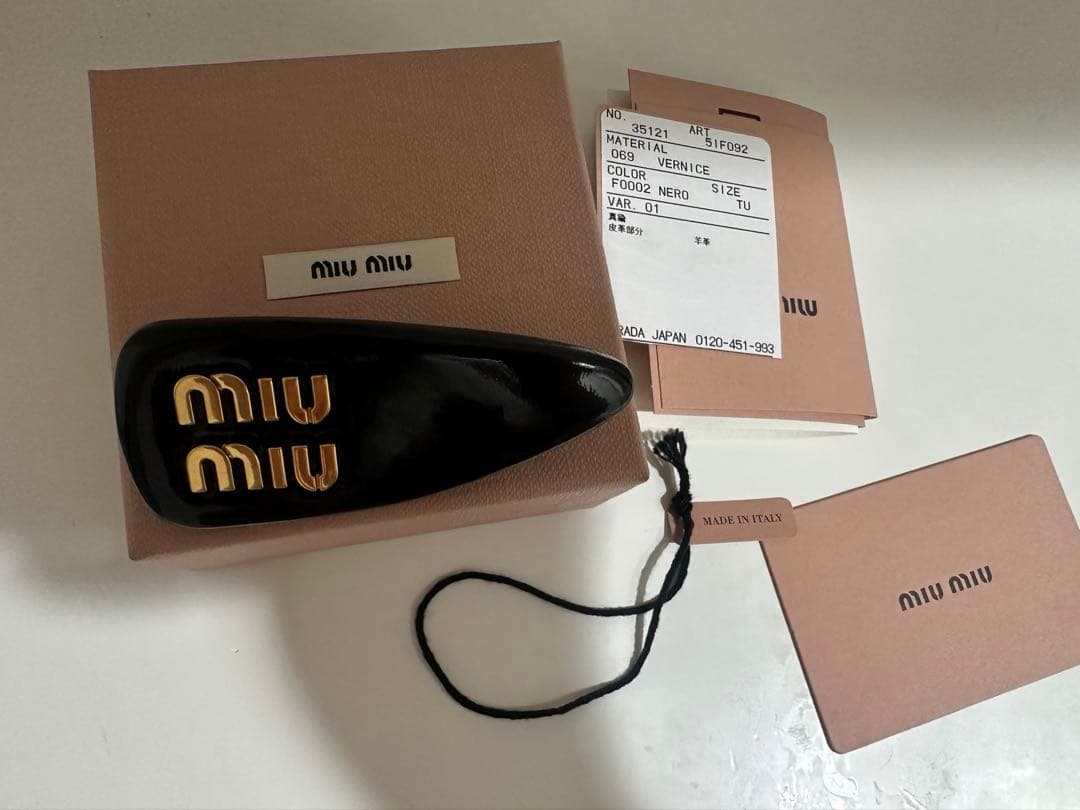 Miu Miu ヘアピン　ブラック