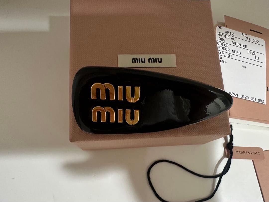 Miu Miu ヘアピン　ブラック