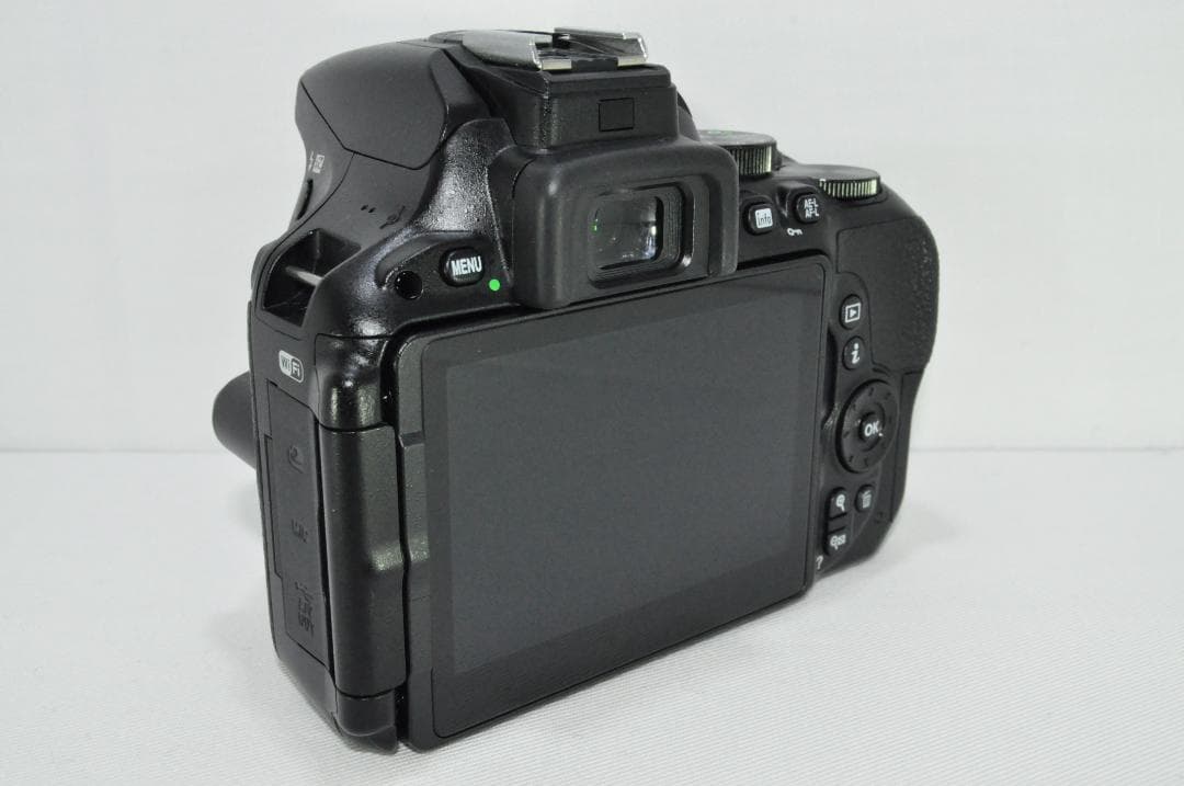 Nikon ニコン Ｄ5500 一眼カメラ 2416万画素 タッチ操作