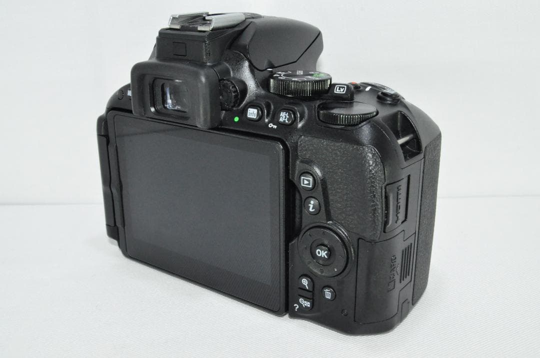 Nikon ニコン Ｄ5500 一眼カメラ 2416万画素 タッチ操作