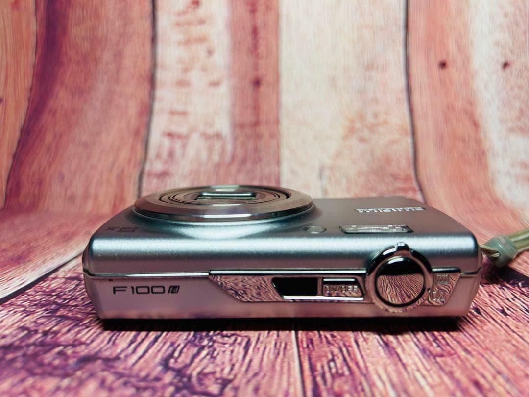 箱付き FUJIFILM 富士フィルム FINEPIX F100 デジタル