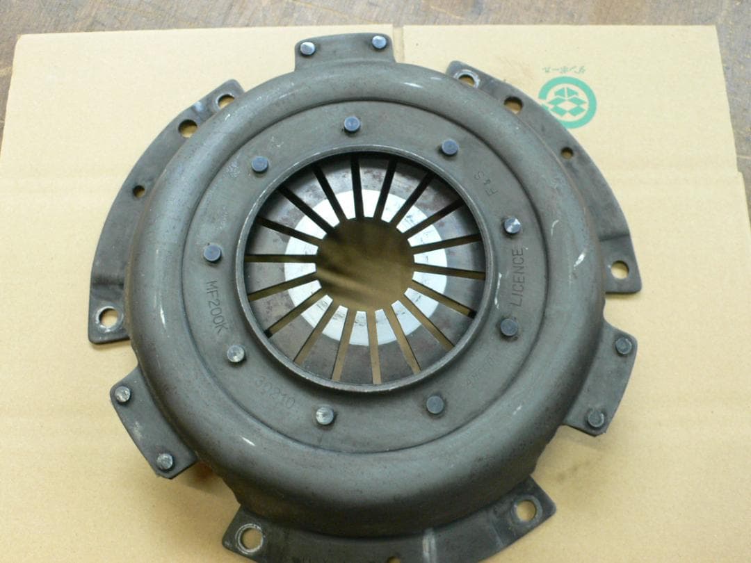 フェアレディSR311のクラッチカバー 　取り外し品