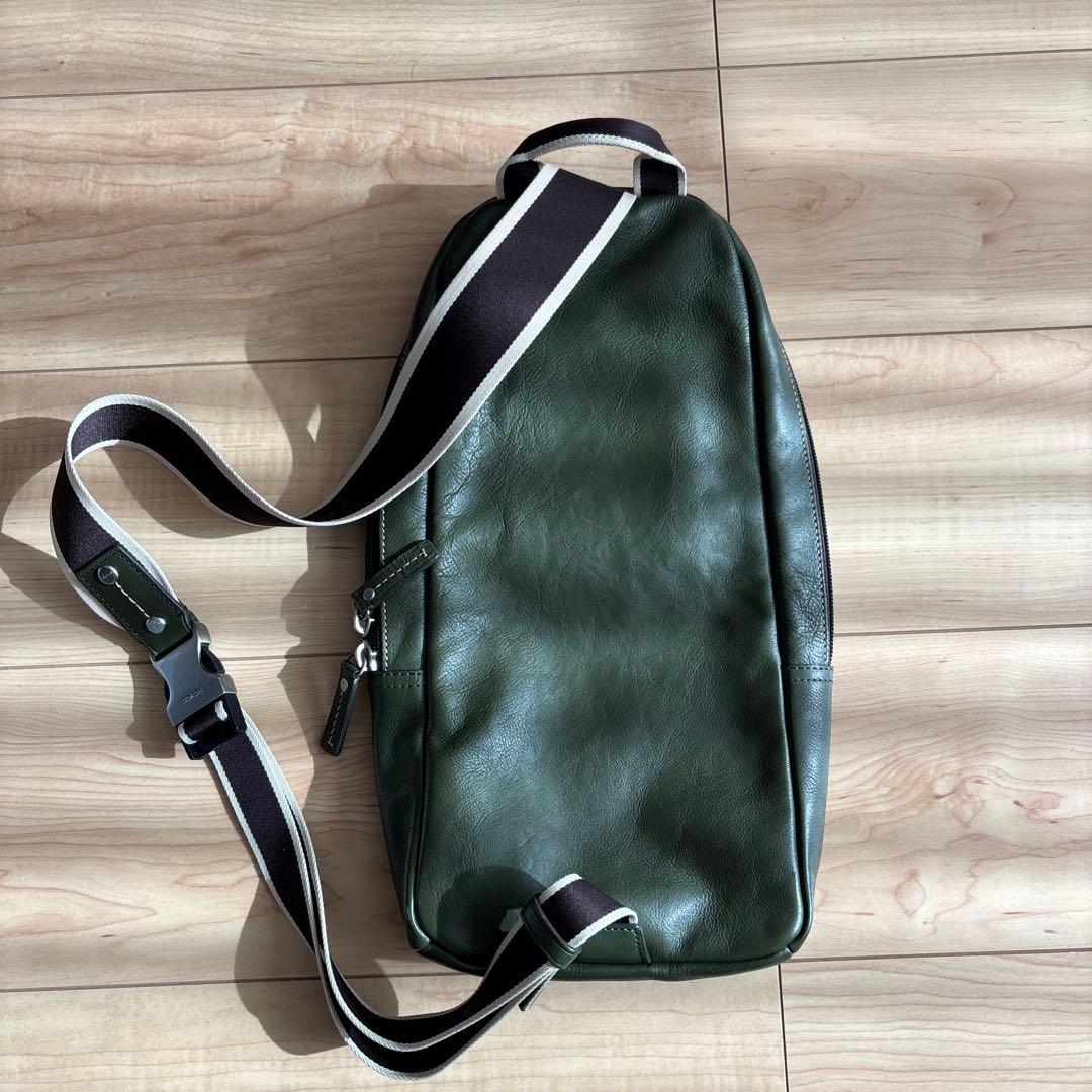 COACH オリーブグリーン スリングバッグ