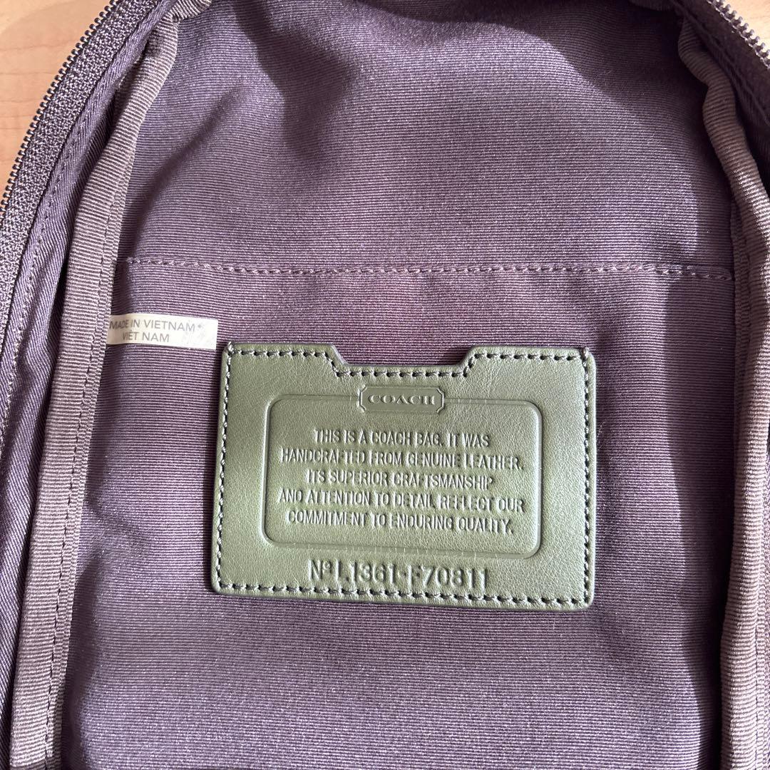 COACH オリーブグリーン スリングバッグ