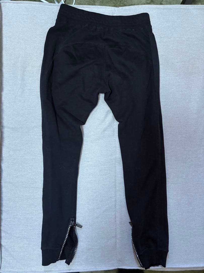 1PIU1UGUALE3 RELAX 黒のセットアップ