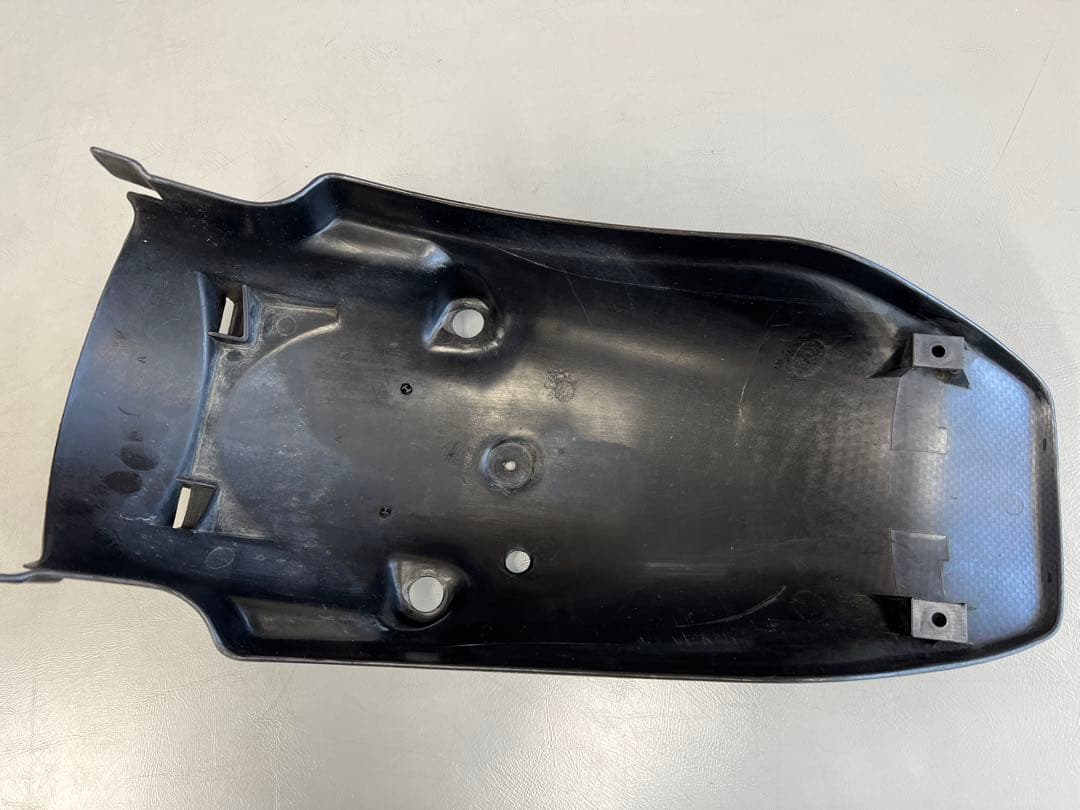 v max 純正カーボン調リアフェンダー