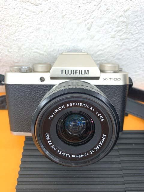 FUJIFILM X-T100 ダブルズームレンズキット充電器付き 美品 完動品