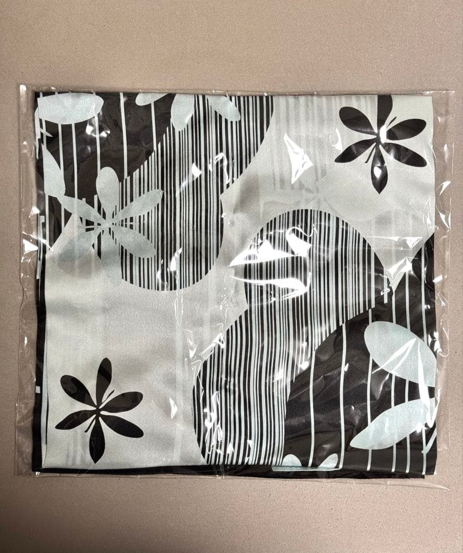 【希少品】ポーランド ポドカルパツキエ県 オリジナルスカーフ