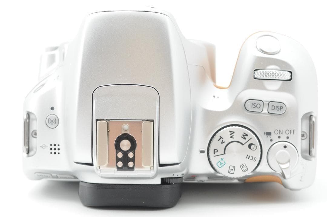 ☆新品級⑨☆秋SALE☆ Canon EOS Kiss x9 ダブルレンズ