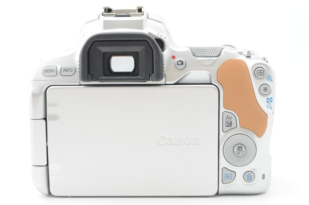 ☆新品級⑨☆秋SALE☆ Canon EOS Kiss x9 ダブルレンズ