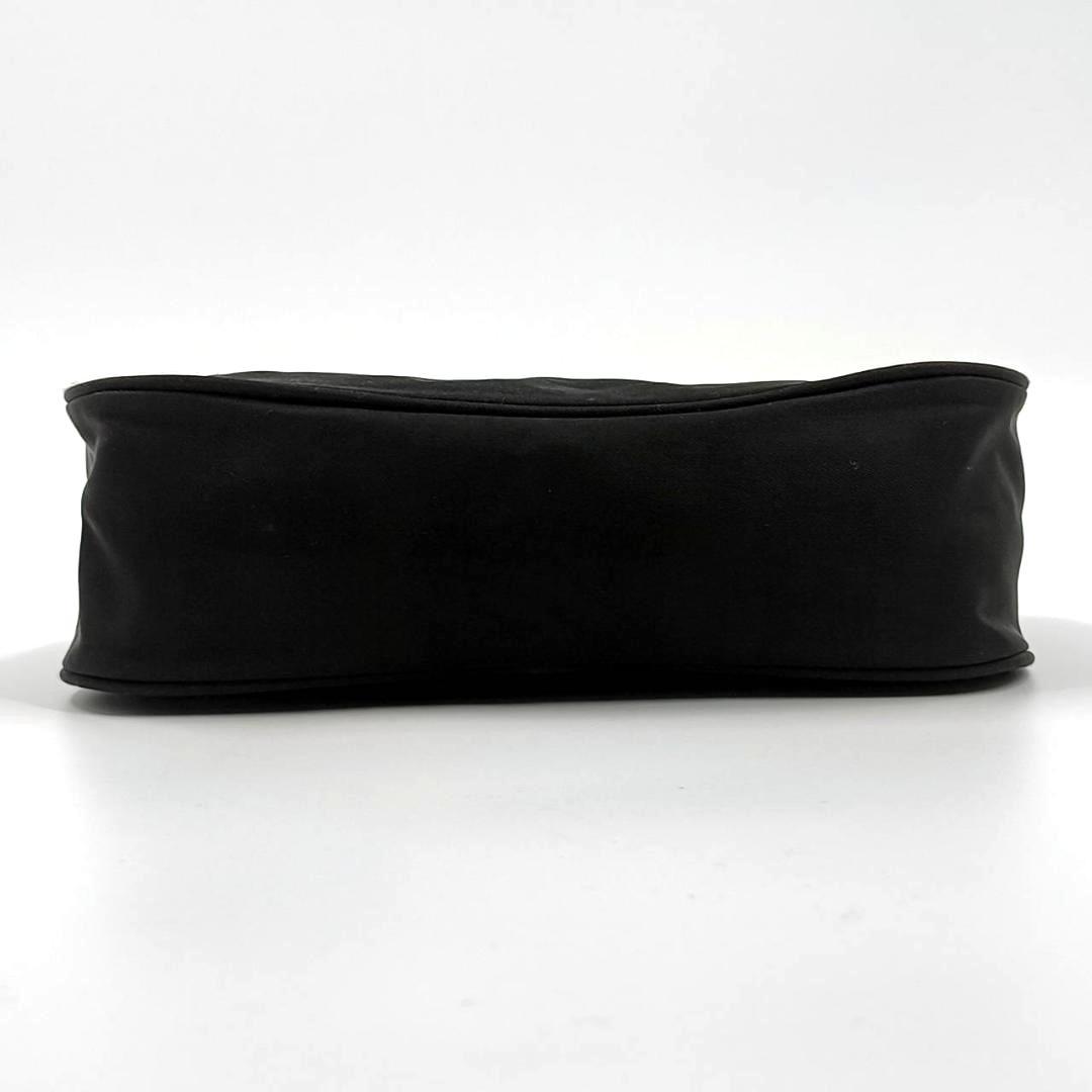 人気✨プラダ アクセサリーポーチ 三角ロゴ ナイロン ワンショルダー　白タグ